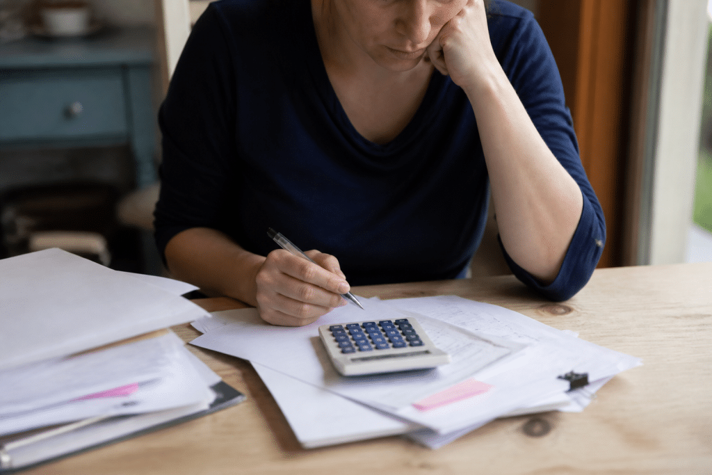 Formulaire administratif avec montants allocations chômage et calcul RSA
