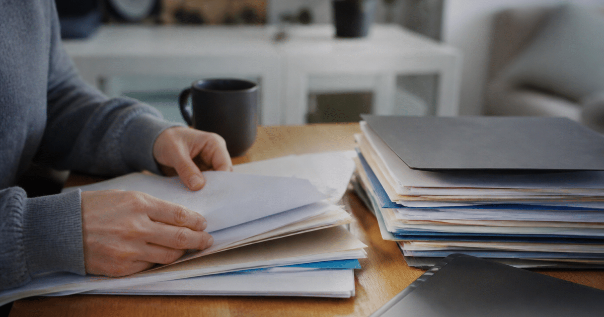 Formulaire fiscal avec documents administratifs sur bureau