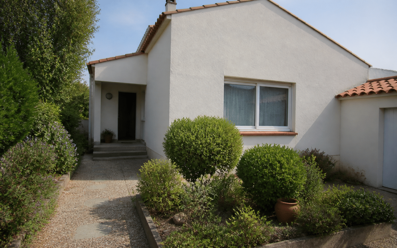 Facade de maison individuelle avec jardin prive a Canet-en-Roussillon