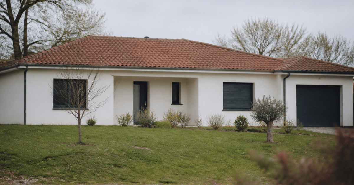 Maison individuelle de plain-pied vue de facade principale