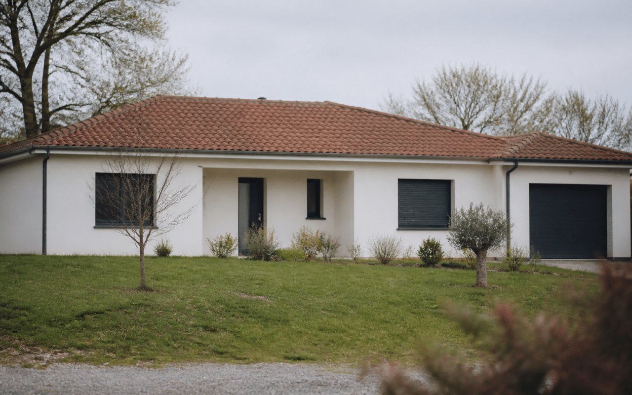Maison individuelle de plain-pied vue de facade principale