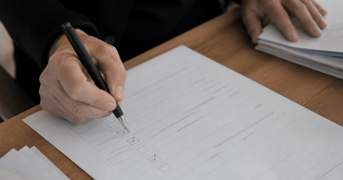 Document fiscal avec cases cochees montrant selections d'options imposables